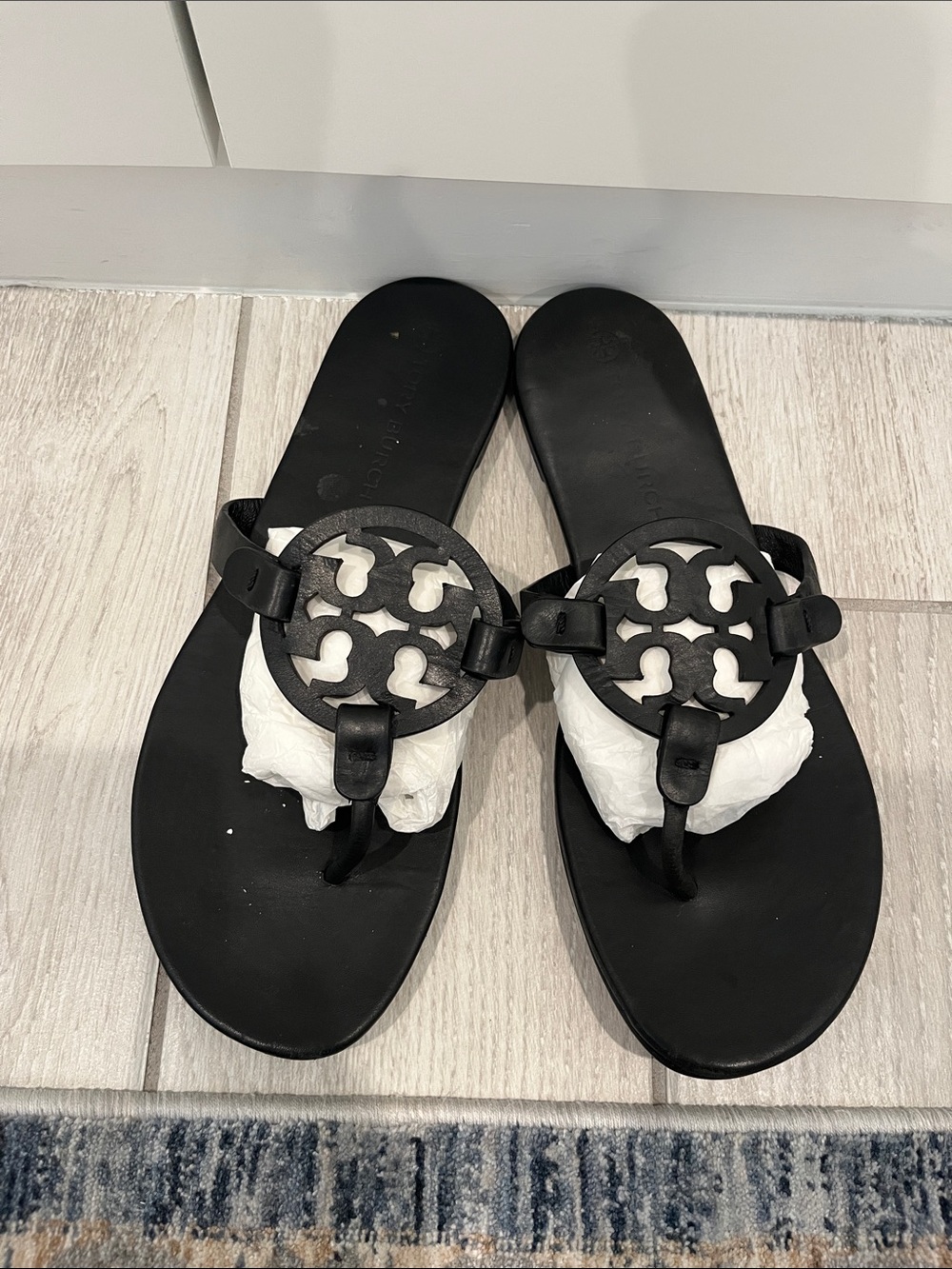 Tory Burch Black Leather Logo Thong Sandals - Picture 3 of 6